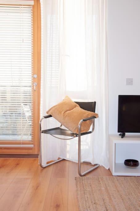2 Bed 2 Bath Apartment With Canal View 더블린 외부 사진