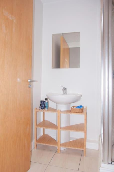 2 Bed 2 Bath Apartment With Canal View 더블린 외부 사진