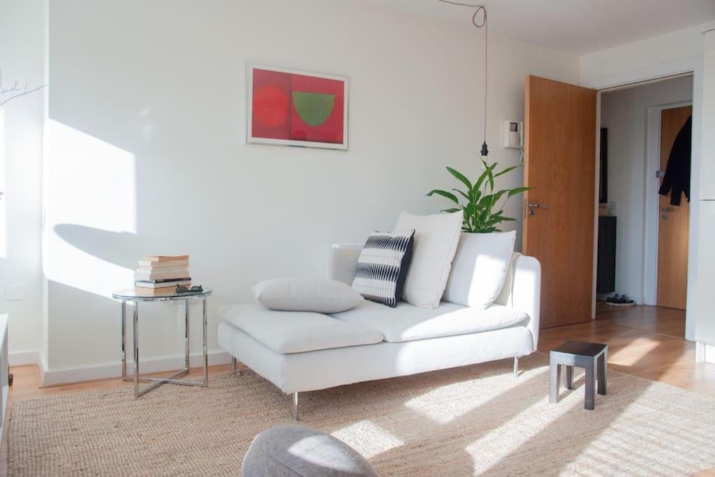 2 Bed 2 Bath Apartment With Canal View 더블린 외부 사진
