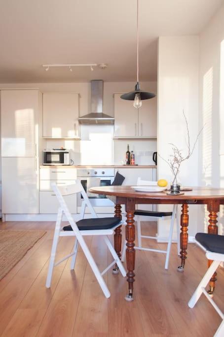2 Bed 2 Bath Apartment With Canal View 더블린 외부 사진