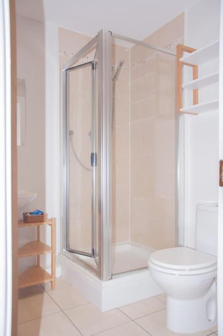 2 Bed 2 Bath Apartment With Canal View 더블린 외부 사진