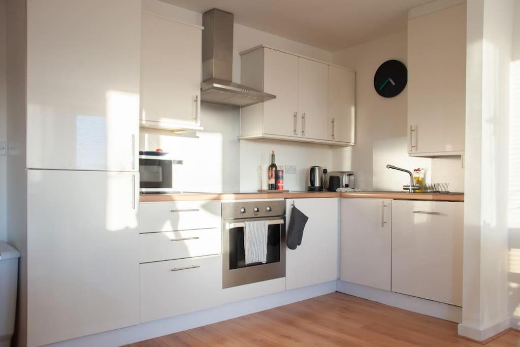 2 Bed 2 Bath Apartment With Canal View 더블린 외부 사진